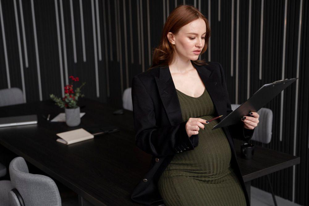 6 Tips dalam Memilih Baju Kerja Bumil Friendly, Cari yang Longgar!