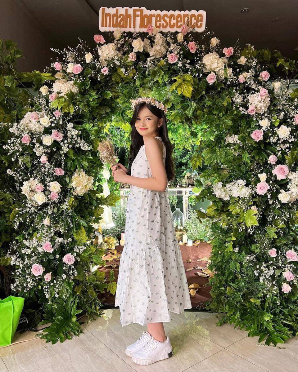 style feminin ala Indah JKT48 (instagram.com/jkt48indah_)