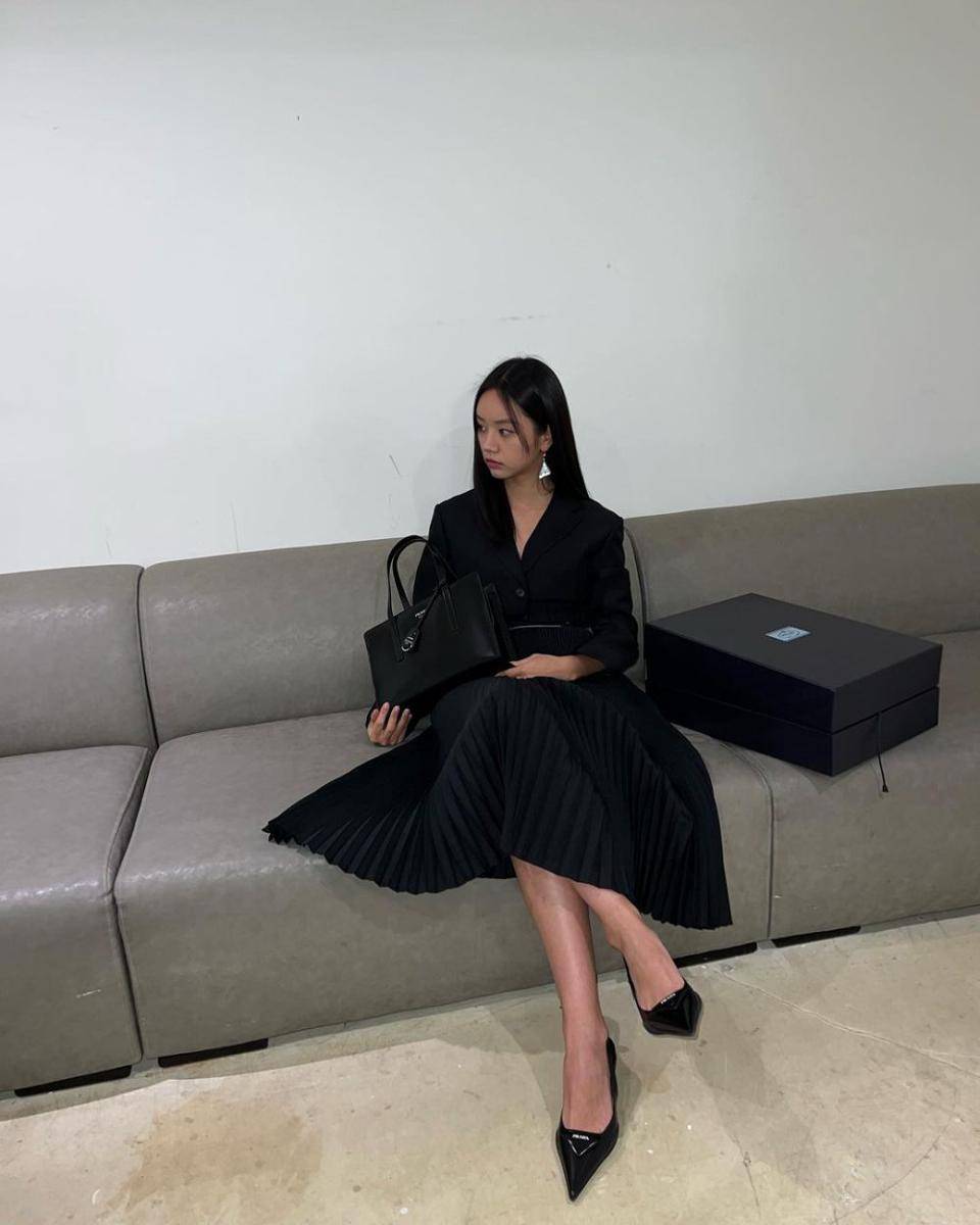 office style ala Lee Hyeri (instagram.com/hyeri_0609)