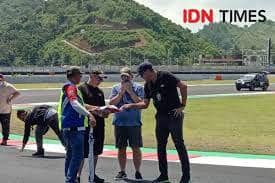 Inspeksi FIA di Sirkuit Mandalika. (IDN Times/Muhammad Nasir)