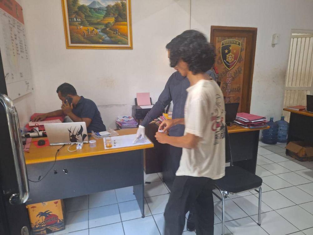 Mahasiswa yang diamankan ke Mapolresta karena demo anarkis di depan Kantor Gubernur NTB. (dok. Istimewa)