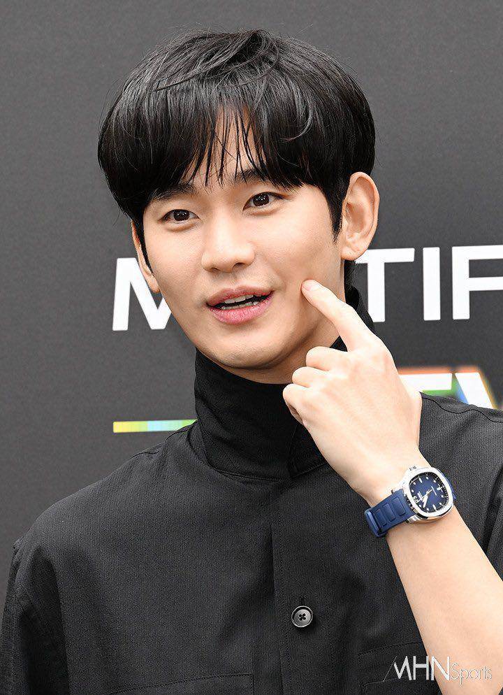 potret Kim Soo Hyun di event MIDO (dok. MHNSports)