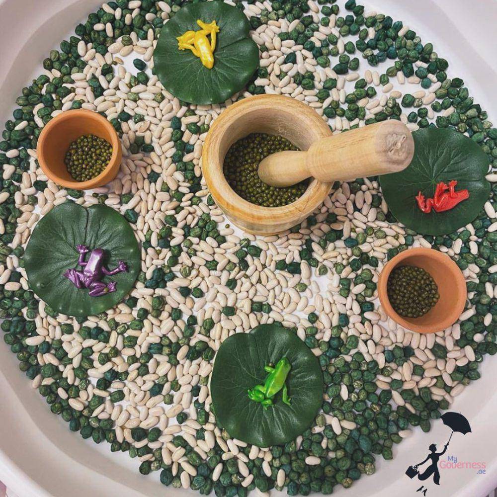 biji-bijian untuk sensory play (instagram.com/mygoverness)