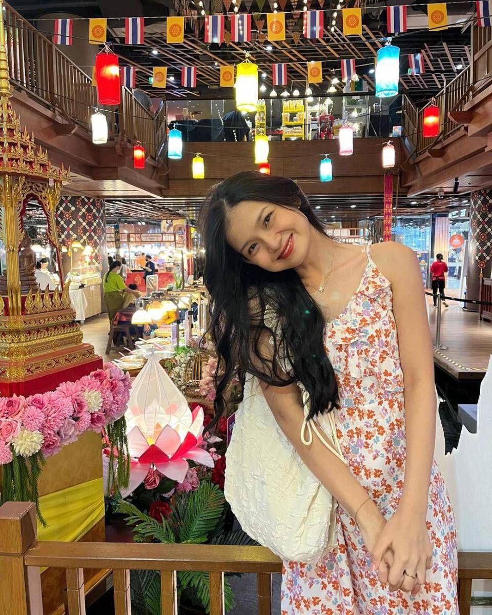 style feminin ala Indah JKT48 (instagram.com/jkt48indah_)