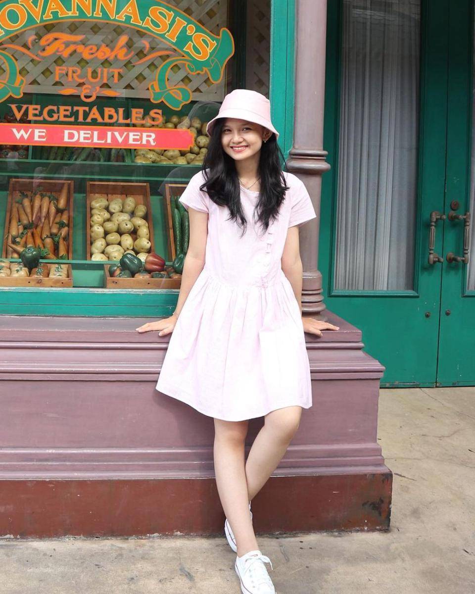 style feminin ala Indah JKT48 (instagram.com/jkt48indah_)
