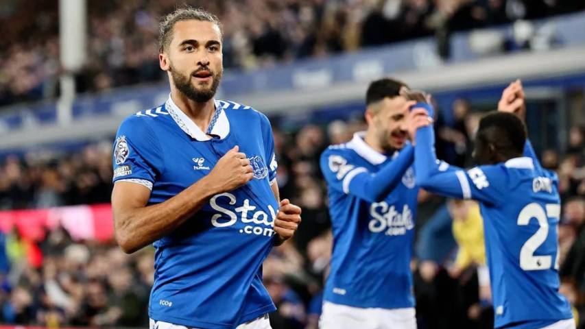 Dominic Calvert-Lewin (kiri depan) (premierleague.com)