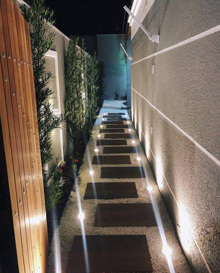 inspirasi foodpath untuk ciptakan side yard minimalis (instagram.com/thaisguimaraaes_)