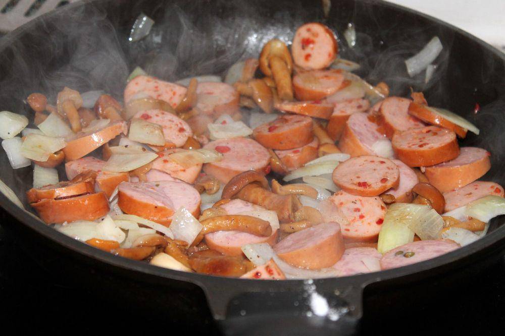 ilustrasi sosis masak mentega (pixabay.com/kalhh)
