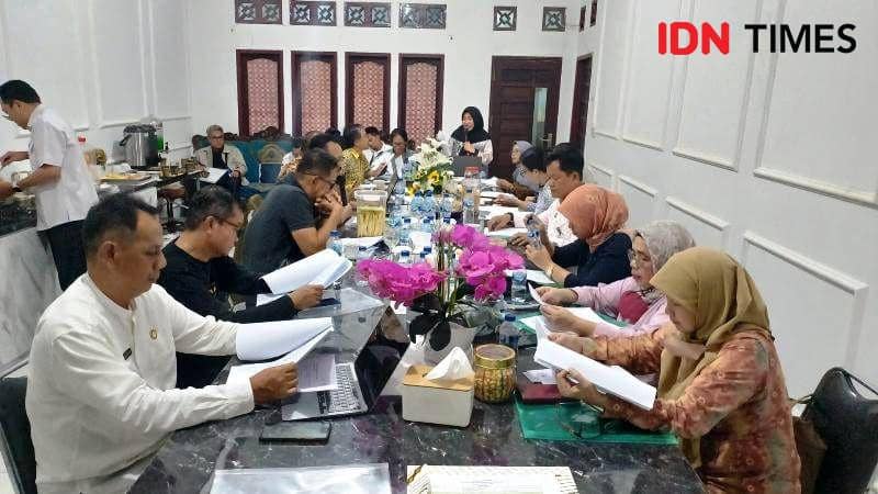 Para pakar dan peneliti berdiskusi hasil field study Peta Jalan Pendidikan di IKN (IDN Times/Ervan)