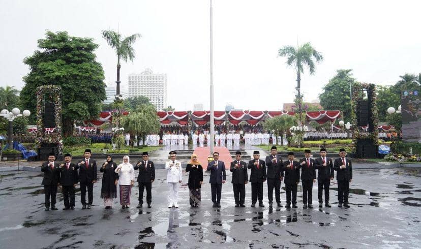 Wali Kota Medan Bobby Nasution menerima anugerah Tanda Kehormatan Satyalancana Karya Bhakti Praja Nugraha dari Presiden RI Joko Widodo dan Penghargaan Prestasi Penyelenggaraan Pemerintahan Daerah dari Menteri Dalam Negeri (Dok. Diskominfo Medan)