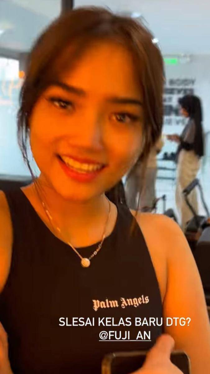 potret Gisel, Fuji, Nadya Arina, dan Sarah Tumiwa olahraga pilates bersama (instagram.com/sarahtumiwa)