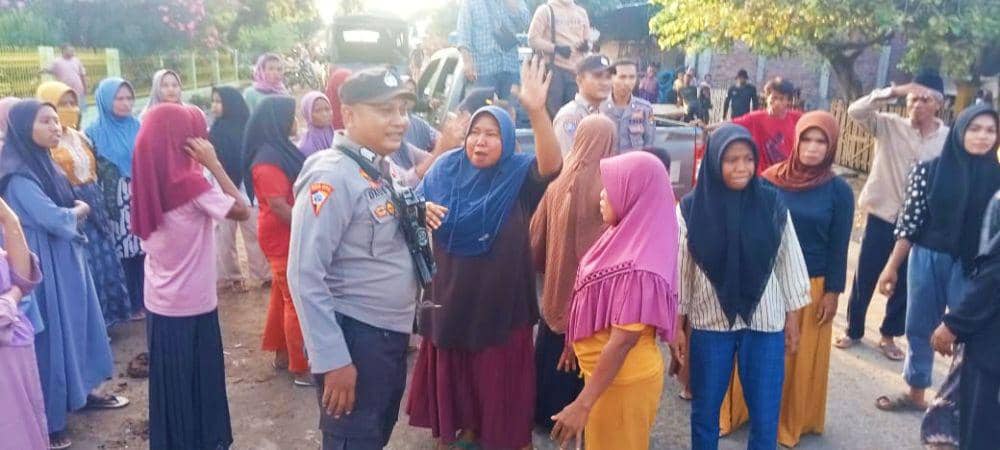 Minta Terduga Pelaku Pembunuhan Dibebaskan, Warga Bima Blokade Jalan