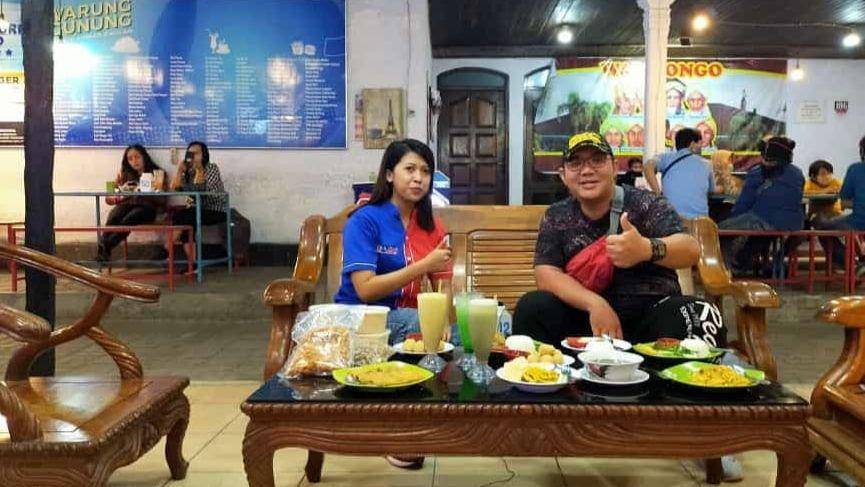 Pengunjung menikmati hidangan. (Instagram.com/wagukediri)