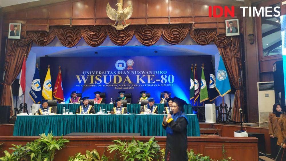 Acara wisuda Udinus Semarang. (IDN Times/Fariz Fardianto)