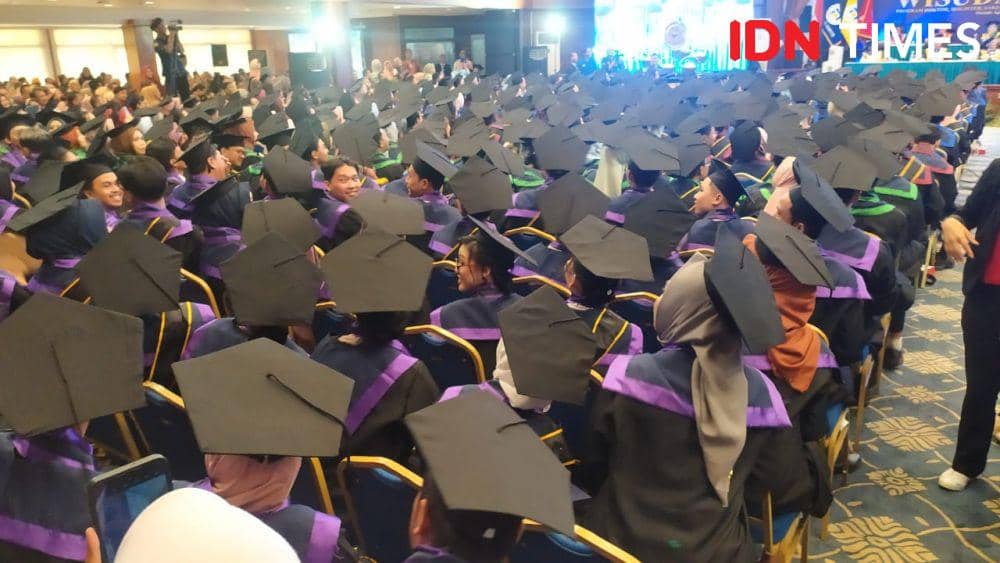 Acara wisuda Udinus Semarang. (IDN Times/Fariz Fardianto)