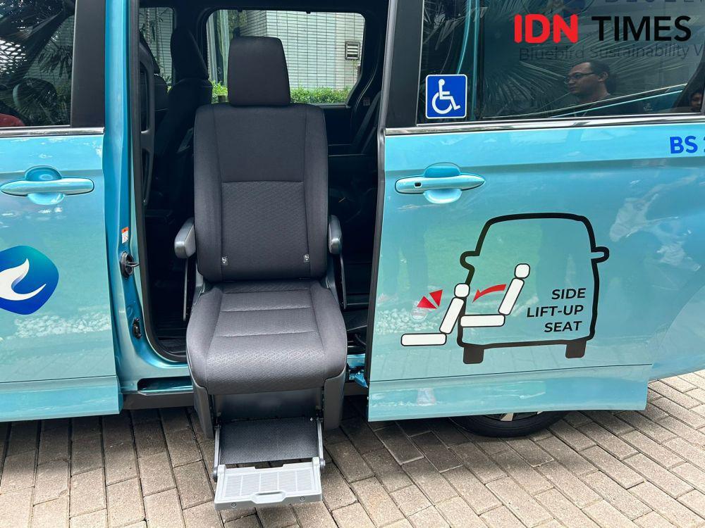 Alasan Bluebird Pilih Toyota Voxy Sebagai Armada Lifecare Taxi