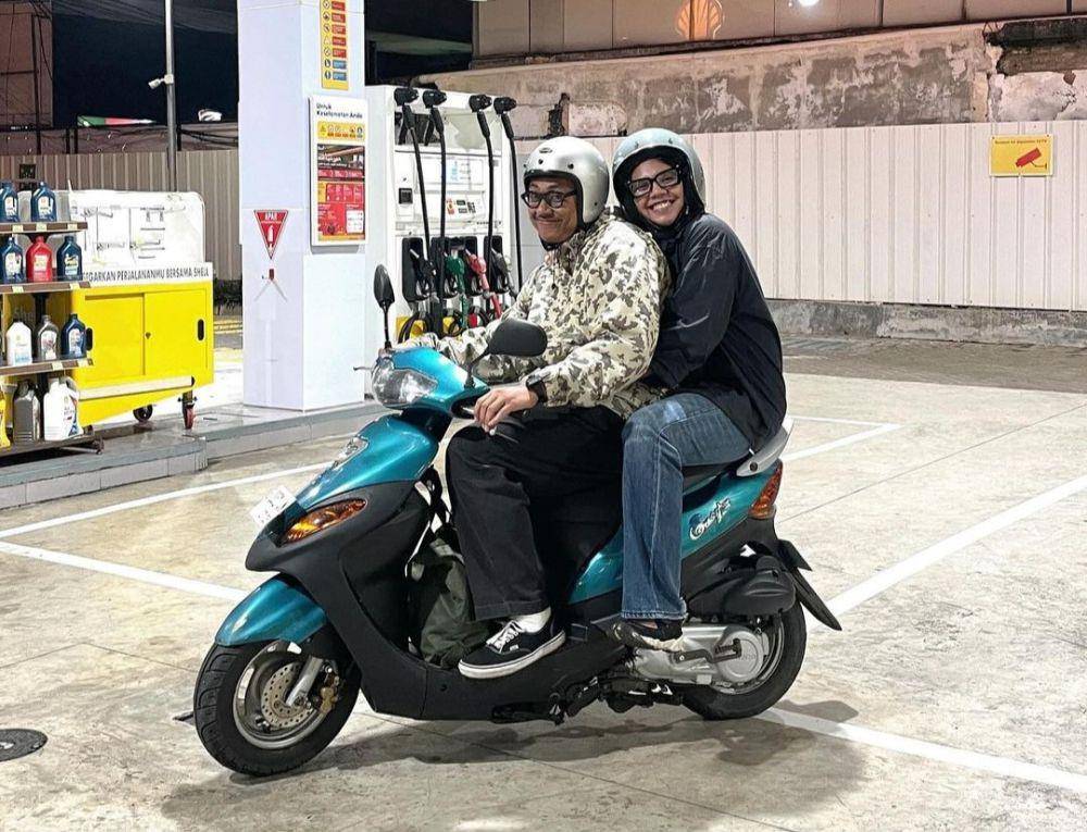potret orang duduk di atas Kymco Easy 100 (instagram.com/b0tt0mbunkk)