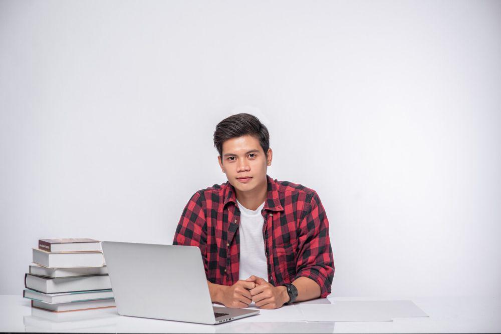 6 Tips Menyelesaikan Skripsi meski Sibuk Bekerja Sampingan