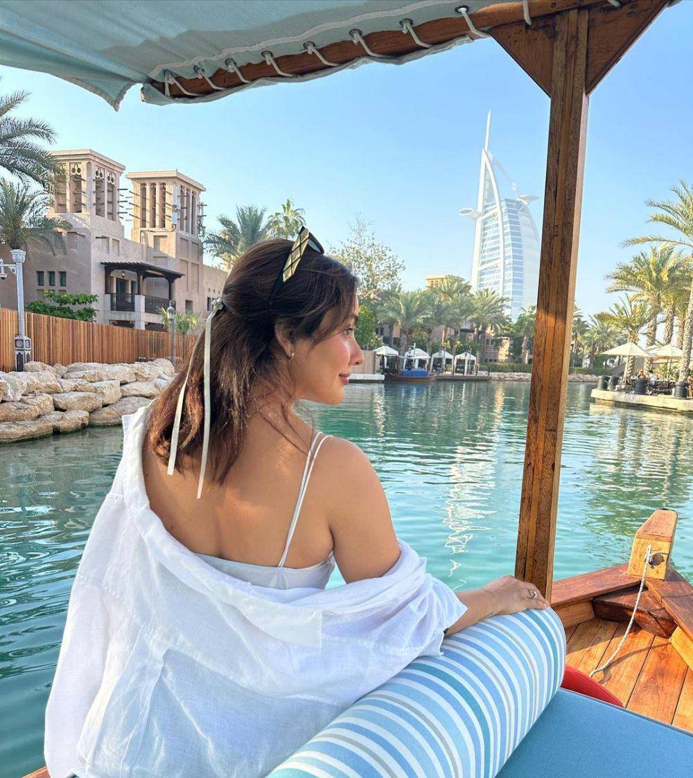 Neha Sharma (instagram.com/nehasharmaofficial)