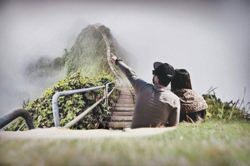 ilustrasi pasangan duduk bersama (pexels.com/DreamLens Production)