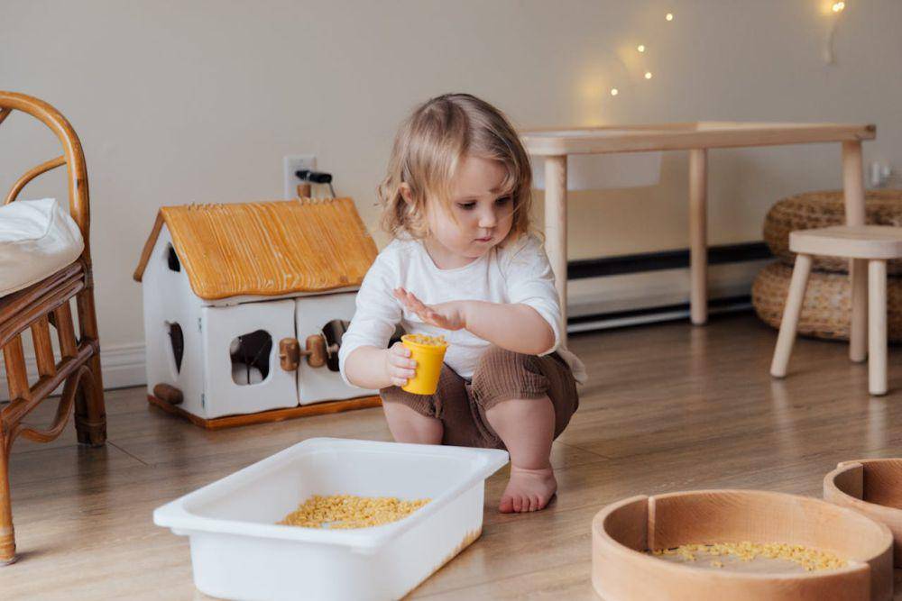 anak sedang bermain sensory play (pexels.com/Tatiana Syrikova)