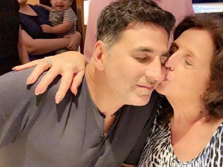 potret kebersamaan Akshay Kumar bersama ibunya. (instagram.com/akshaykumar)