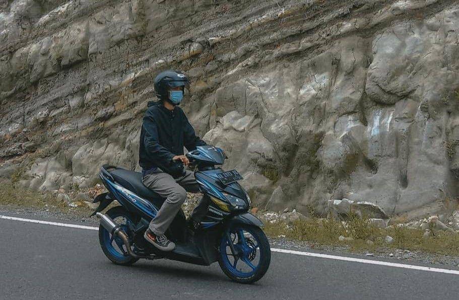 potret orang sedang mengendarai Vario 110 (instagram.com/vario_karbu_indonesia)