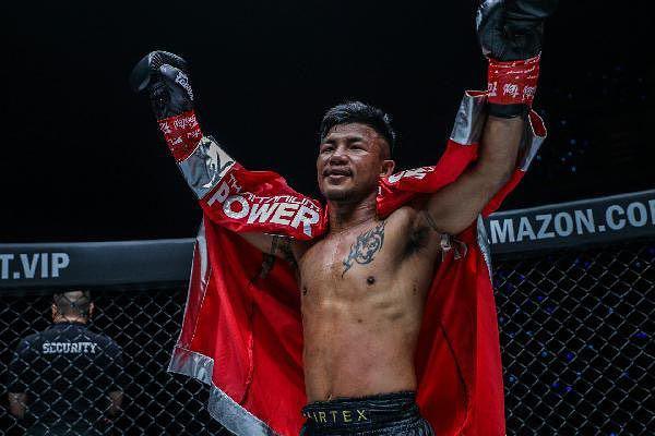 Rodtang Jitmuangnon usai menang dalam suatu laga ONE Championship. (instagram.com/rodtang_jimungnon)