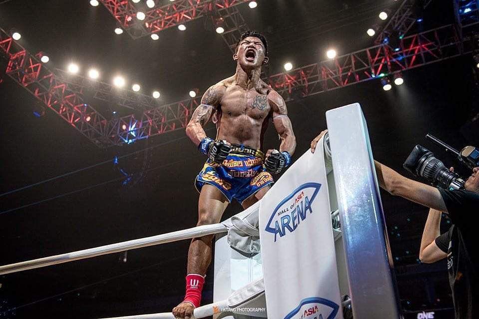 Rodtang Jitmuangnon usai menang dalam suatu laga ONE Championship. (instagram.com/rodtang_jimungnon)