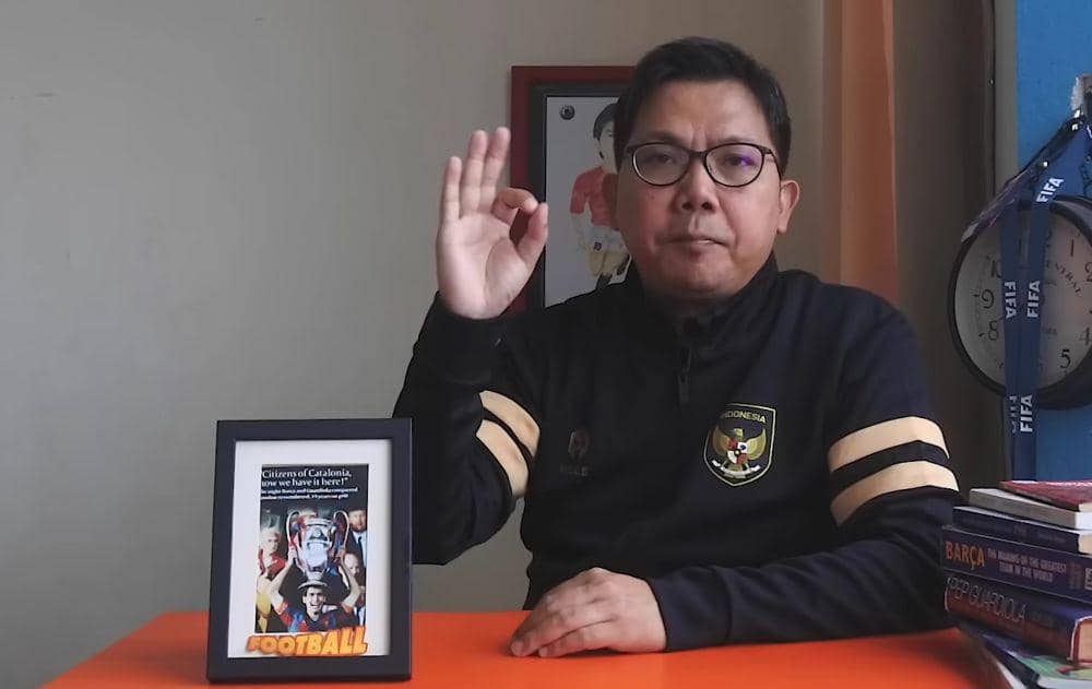 Profil Bung Towel, Pandit Bola yang Sering Kritik STY