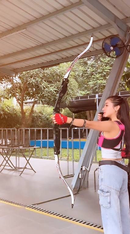 potret Ghea Youbi latihan panahan (instagram.com/gheayoubi)