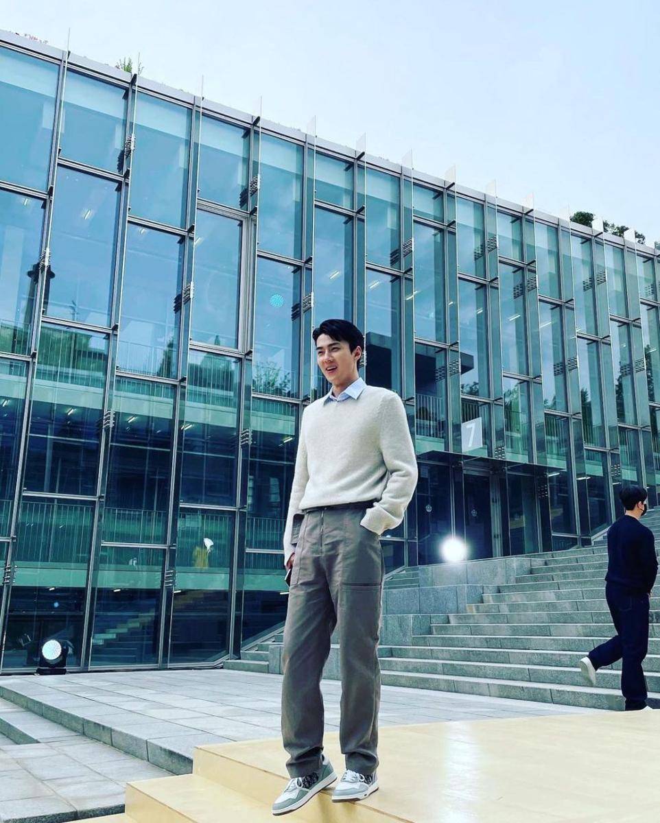 padu padan long pants ala Sehun EXO (instagram.com/oohsehun)