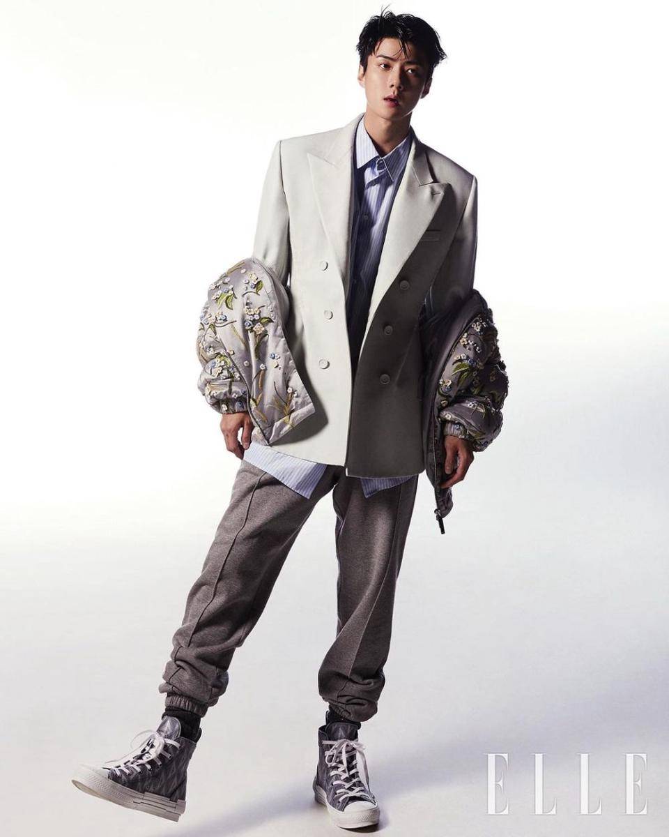 padu padan long pants ala Sehun EXO (instagram.com/weareone.exo)