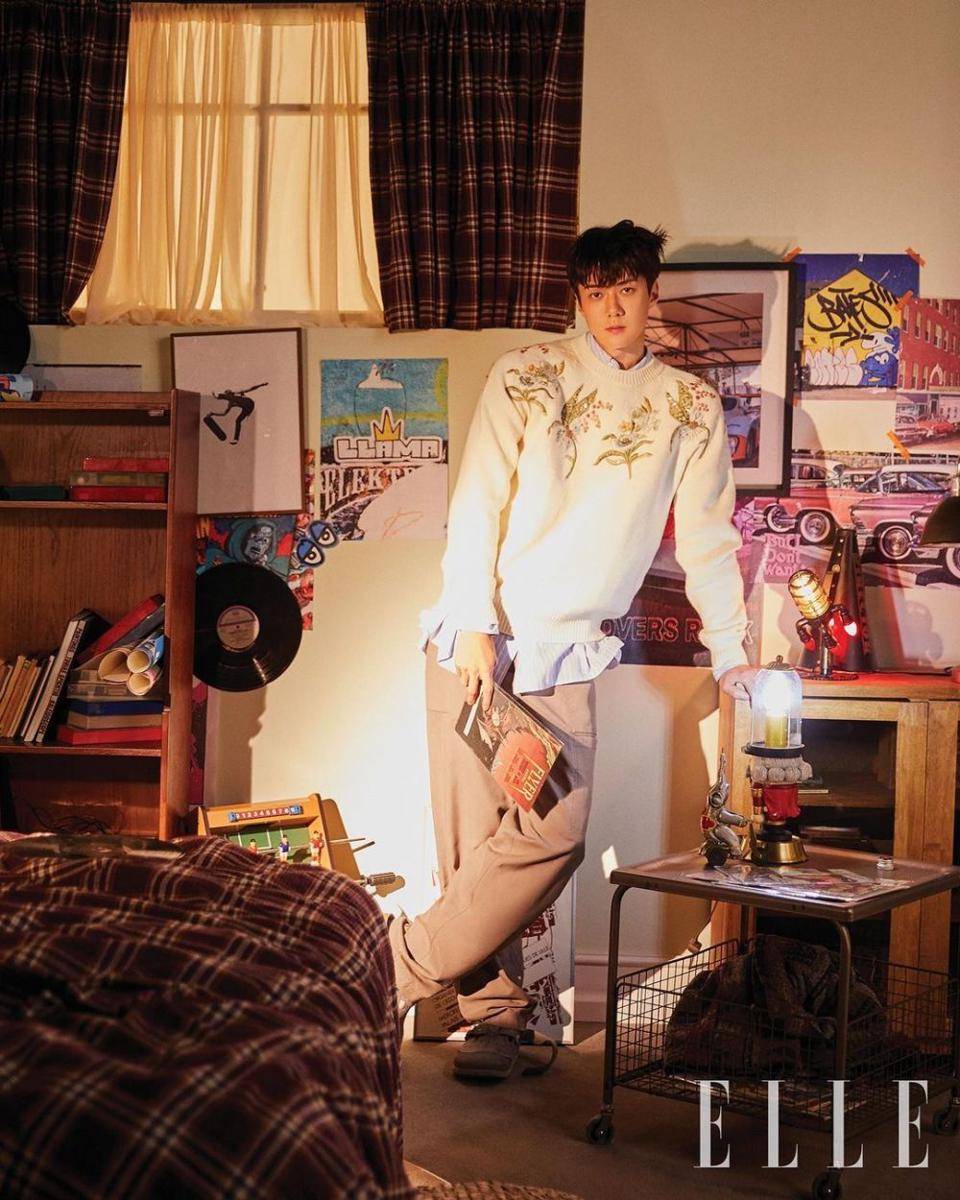 padu padan long pants ala Sehun EXO (instagram.com/weareone.exo)