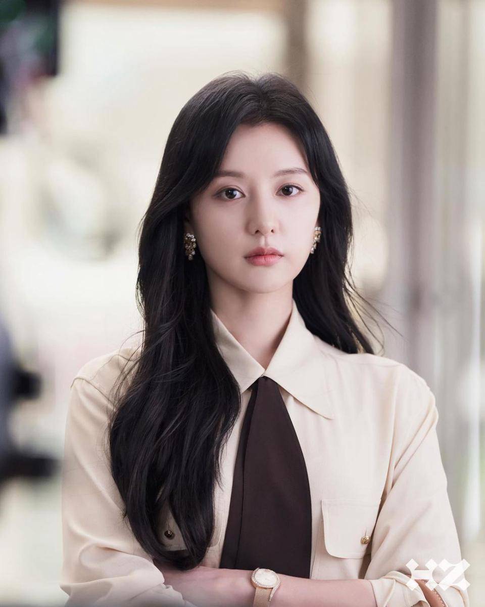 potret Kim Ji Won di balik layar drama Queen of Tears (instagram.com/highziumstudio)