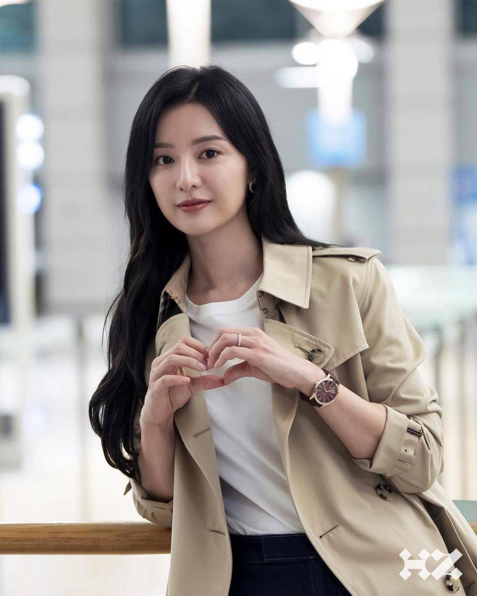 potret Kim Ji Won di balik layar drama Queen of Tears (instagram.com/highziumstudio)