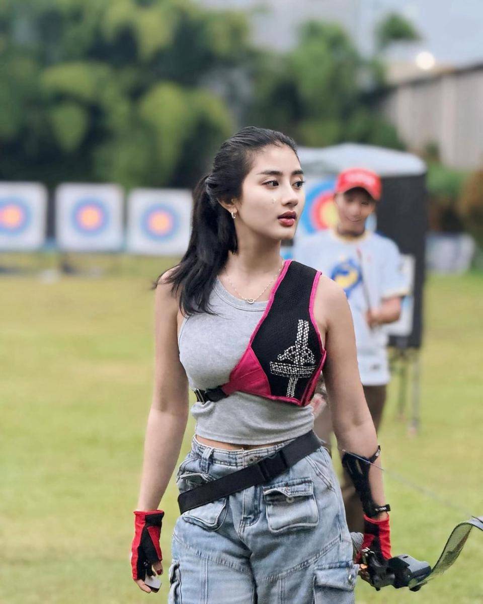 potret Ghea Youbi latihan panahan (instagram.com/gheayoubi)