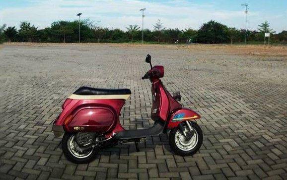 Vespa Corsa 125 (instagram.com/idhojules)