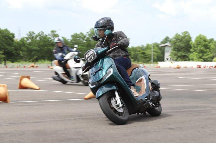 6 Cara Jitu Berkendara Motor yang Irit BBM