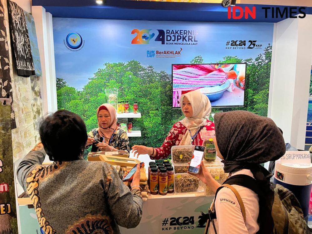 Pameran Menteri Kelautan dan Perikanan,Pameran Rapat Kerja Teknis (Rakernis) Direktorat Jenderal Pengelolaan Kelautan dan Ruang Laut (PKRL) Kementerian Kelautan dan Perikanan di Semarang, Kamis (25/4/2024). (IDN Times/Anggun Puspitoningrum)