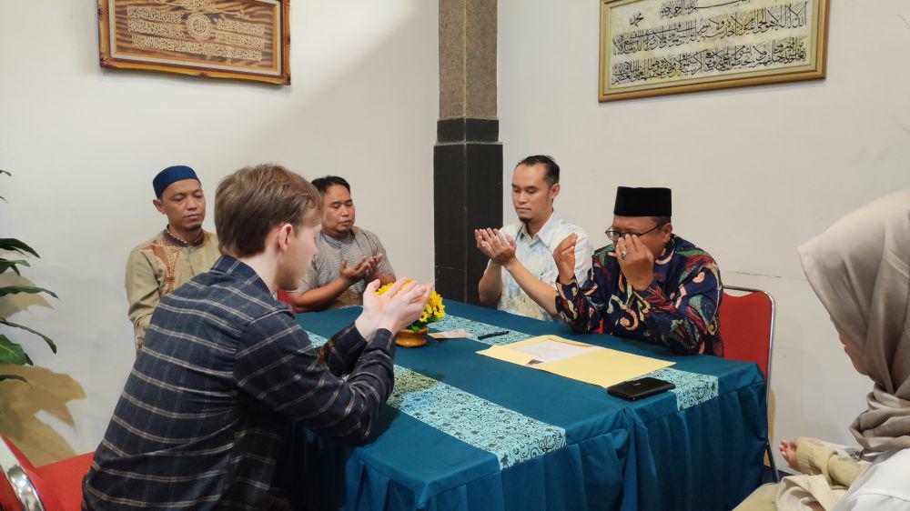Mualaf Center UB Bantu Seorang WNA Inggris Masuk Islam