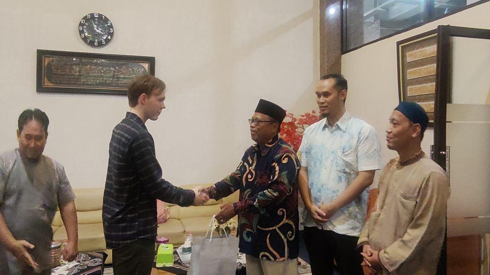 Apa Hukum Mualaf karena Menikah?