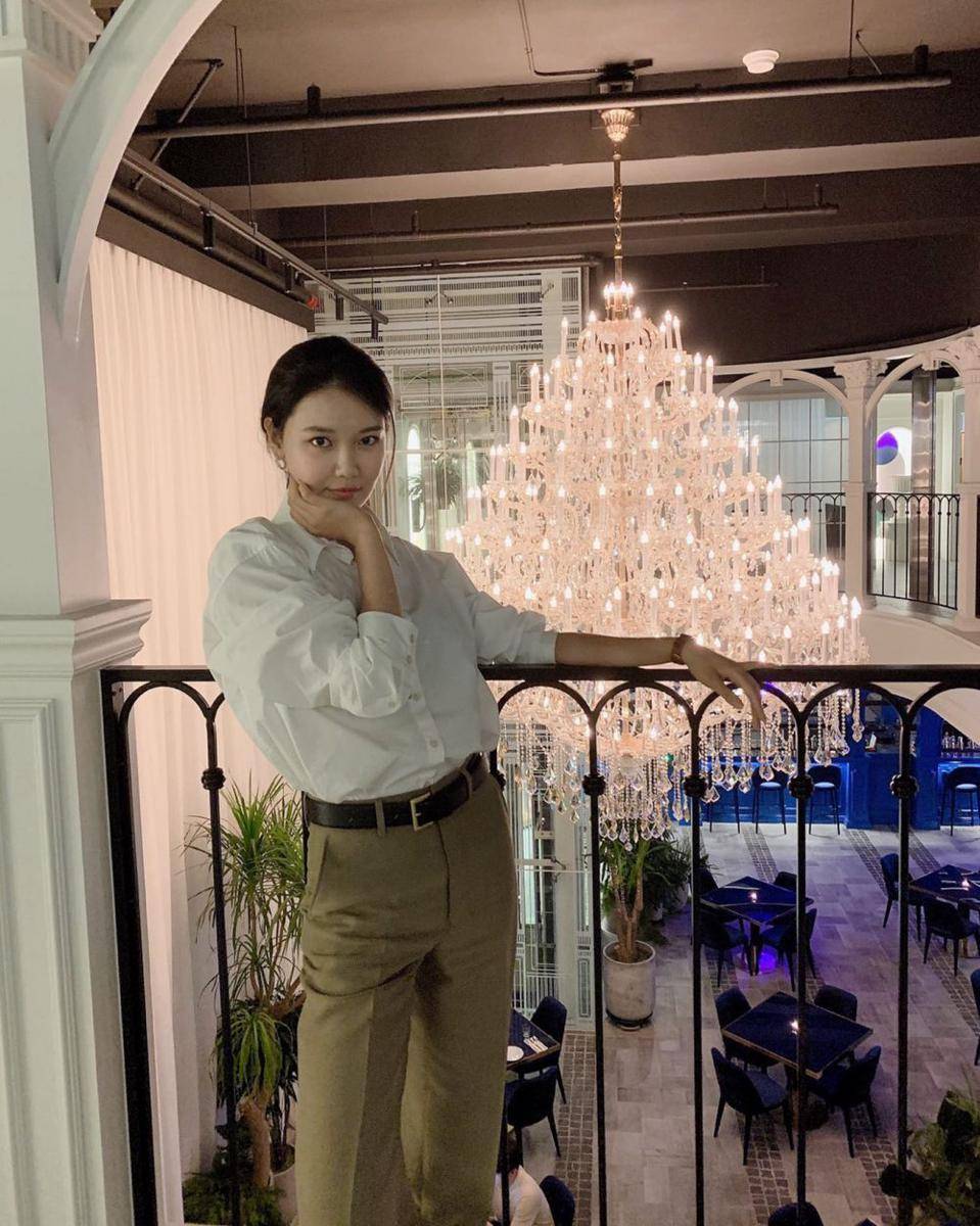 outfit kondangan (instagram.com/sooyoungchoi)