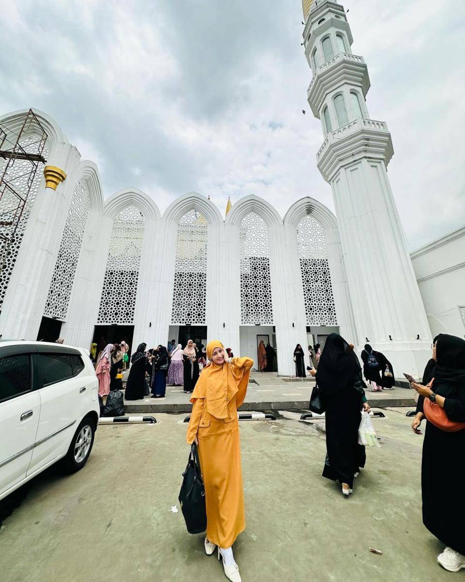 Ayu Rizki Yani (instagram.com/ayurizkiyaniucha)
