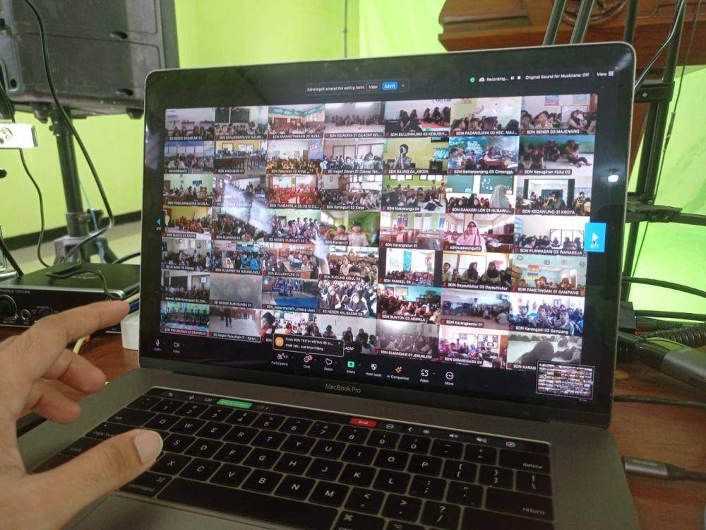 Kegiatan literasi digital nonton bareng, yang digelar Kementerian Komunikasi dan Informatika, Jumat (25/4/2024). (Dok Kominfo)