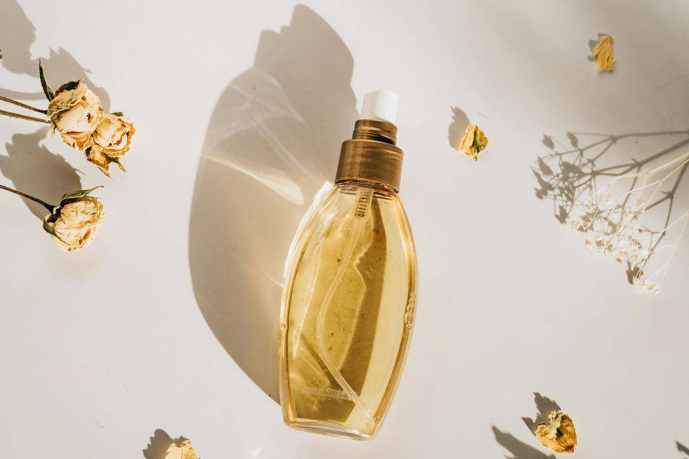 ilustrasi produk shower oil (pexels.com/Alesia Kozik)