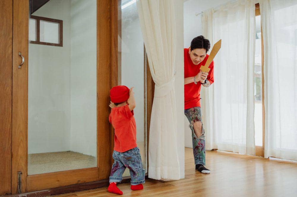 ilustrasi ayah dan anak (pexels.com/Ketut Subiyanto)