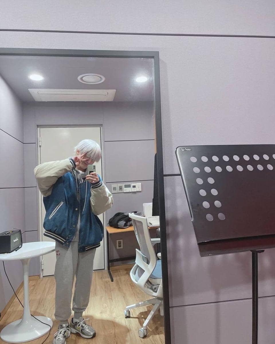 mix and match jaket denim ala I.N Stray Kids (instagram.com/realstraykids)