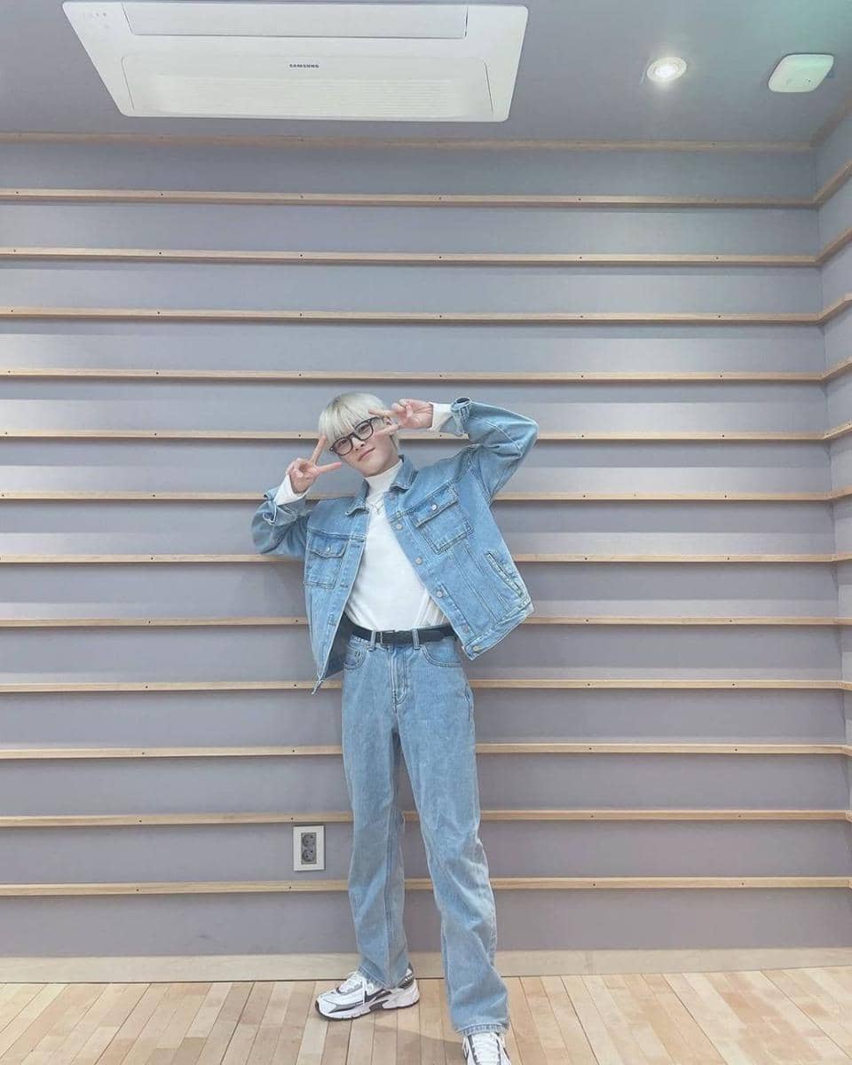 mix and match jaket denim ala I.N Stray Kids (instagram.com/realstraykids)