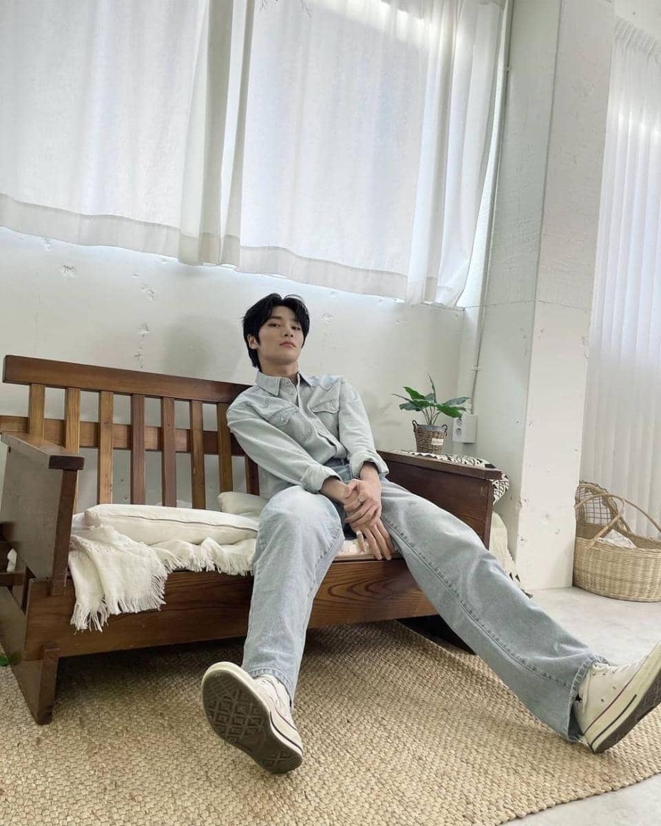 mix and match jaket denim ala I.N Stray Kids (instagram.com/realstraykids)